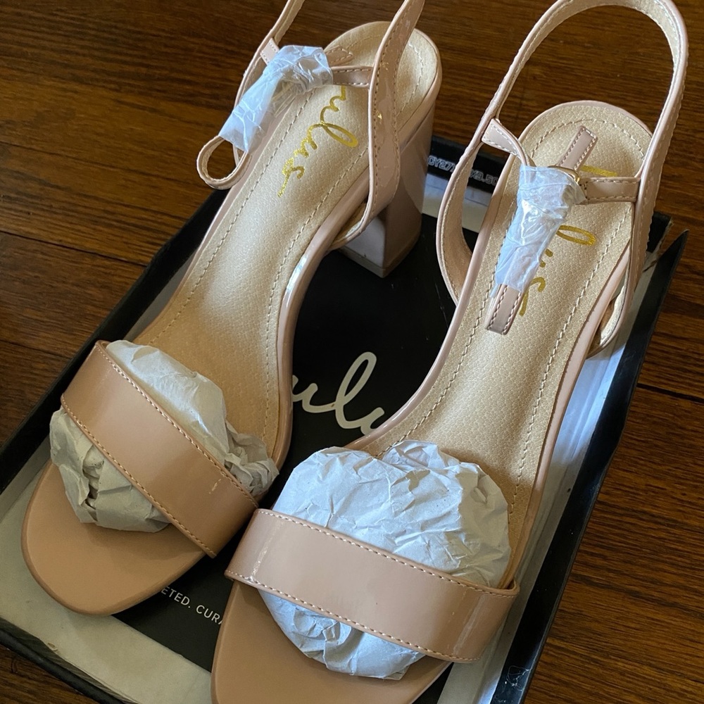 *Brand New* Lulus nude patent leather heels- 8 1/2